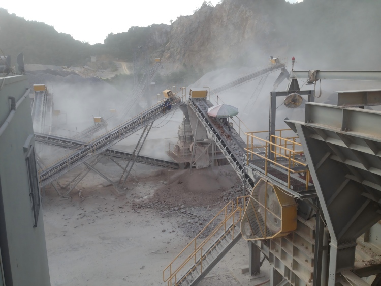 Vietnam 250 TPH Iron Ore Crushing and Screening Project